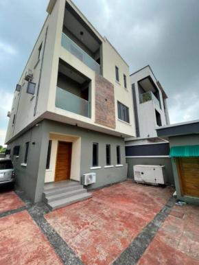 Lama Apartment & Suites